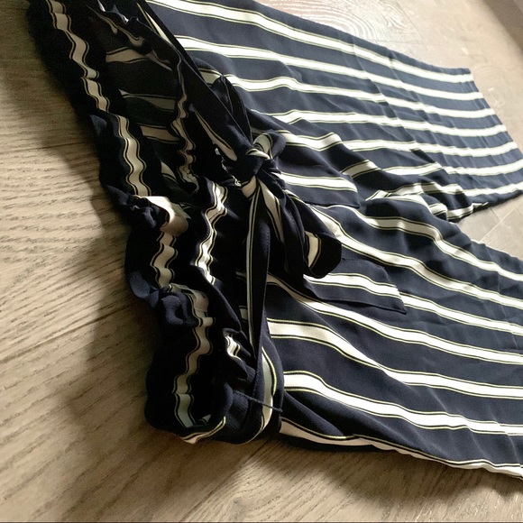 🛍NWT🛍 Striped Wide-Leg Crop Pants - Picture 2 of 6